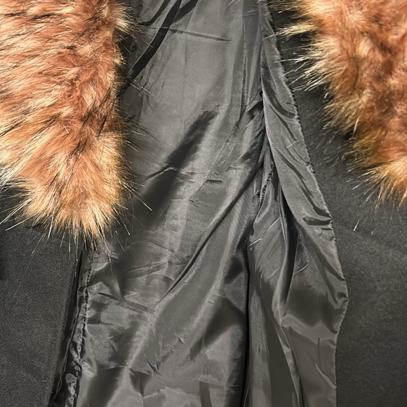 Black short fur-trimmed jacket with side zipper detail. Never worn. - Picture 5 of 7